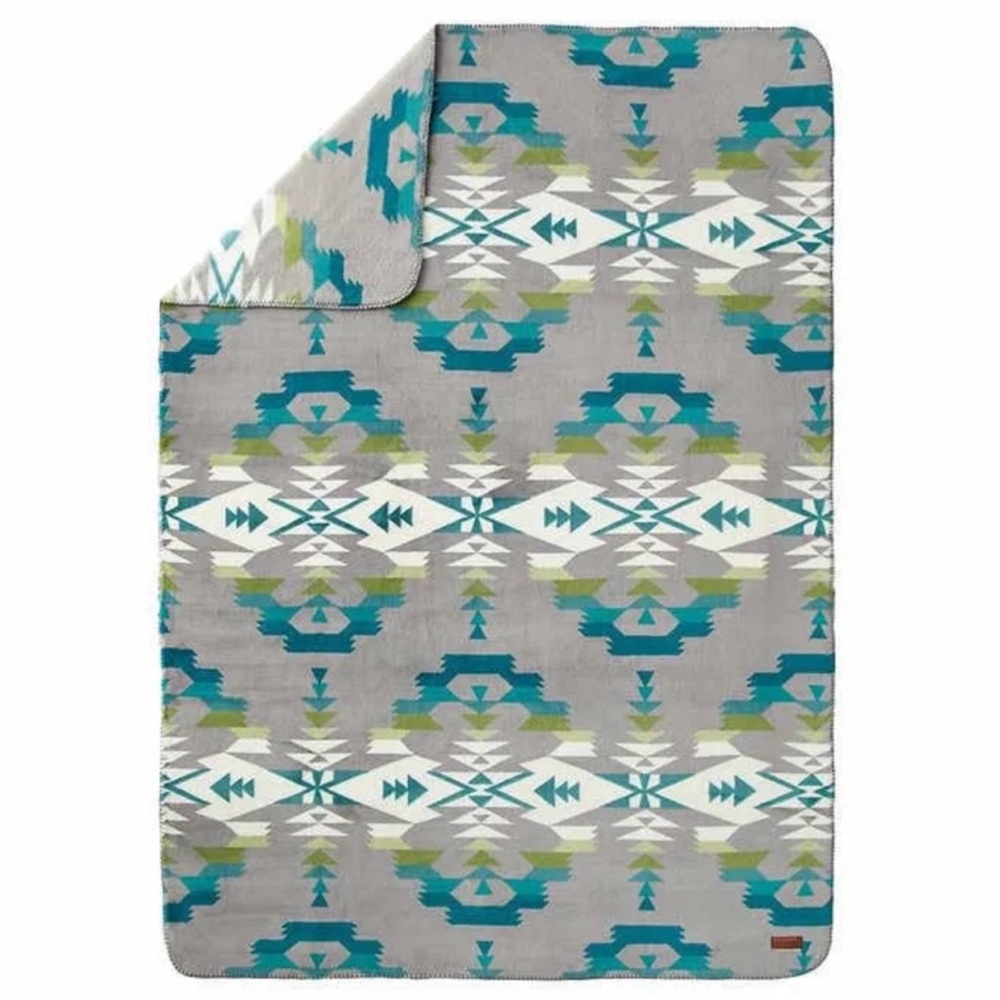 Pendleton Geometric Sherpa Fleece Throw - Gray and Blue